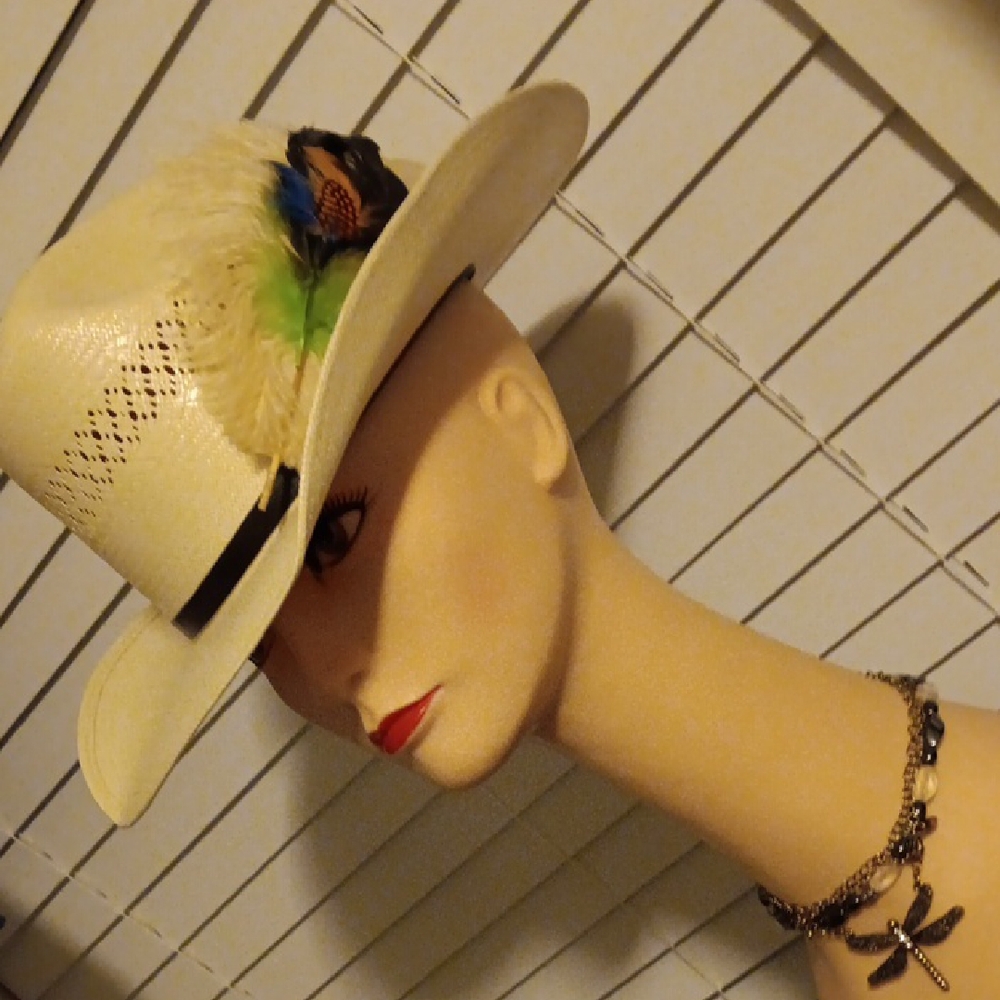 Elegant Cream Feathered Women's Hat